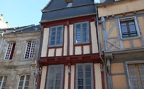 Escapade Romantique Sous Les Toits De Kereon - Centre Historique, Rue Pietonne